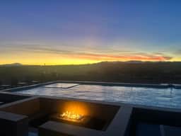 The Solitude. 5 private acres/Pool/Pickleball/Spa and Stunning Views