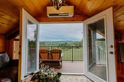 Tennessee Royalty on 2.5 Acres. Pool/Spa Estate! Views! Outdoor Kitchen!