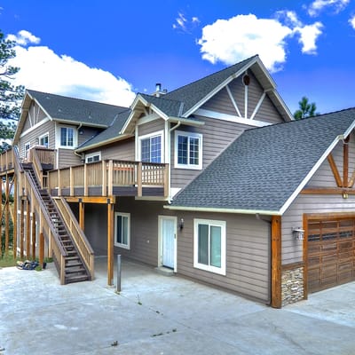 Sky High Estate has amazing lake views! Spa and Pool Table!