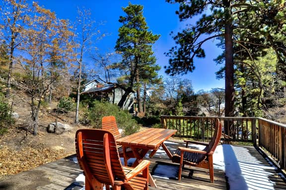 Beautiful Slope Side Bear Mountain Lodge.  Spa and Pool Table!