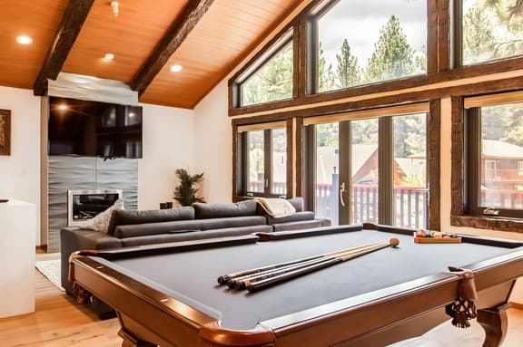 Incredible New Lodge walking distance to Snow Summit!  Spa!